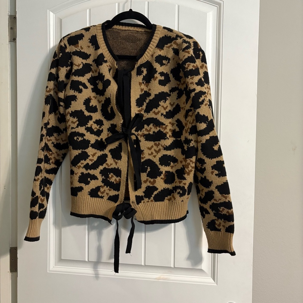 Women’s Leopard Print Front Tie Cardigan Sweater. Size size. Only worn once!